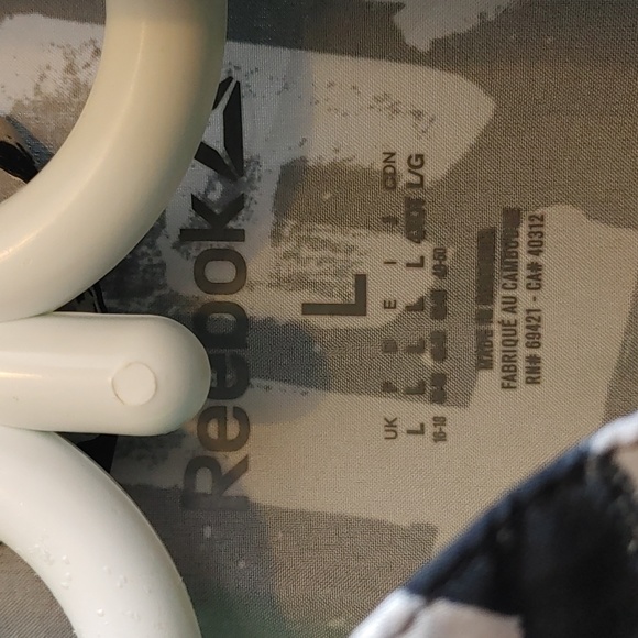 Reebok Ladies Light Full Zip Long Sleeved Jacket - Picture 3 of 6